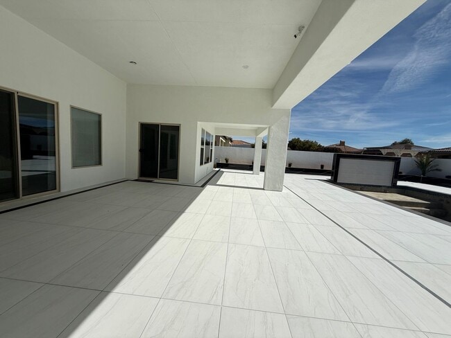 Building Photo - Stonebrook Estates-3 Bedrooms, 3351 SQFT of Luxury & Entertainment