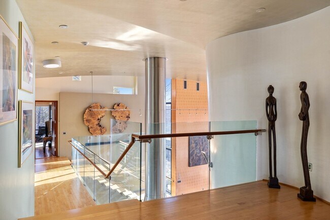 Building Photo - 370 Summer St