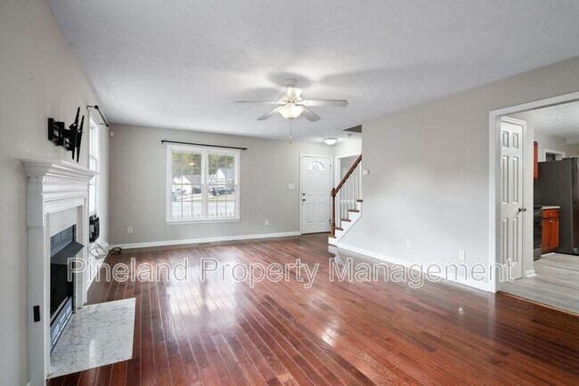 Building Photo - 320 Roundtree Dr