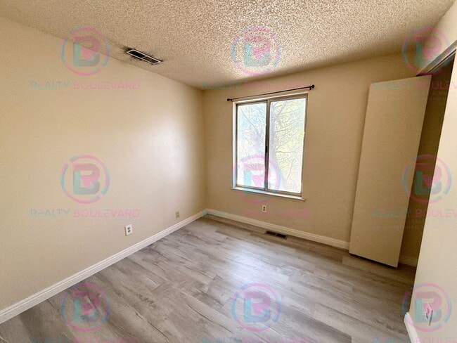Building Photo - Bright & Spacious 3-Bedroom Home in North ...