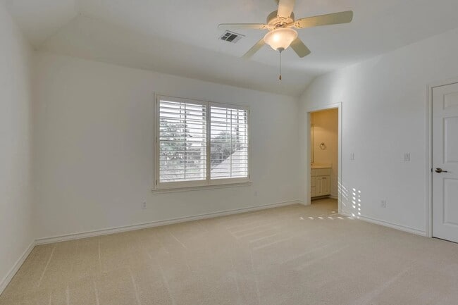 Building Photo - 132 Lakeway Dr