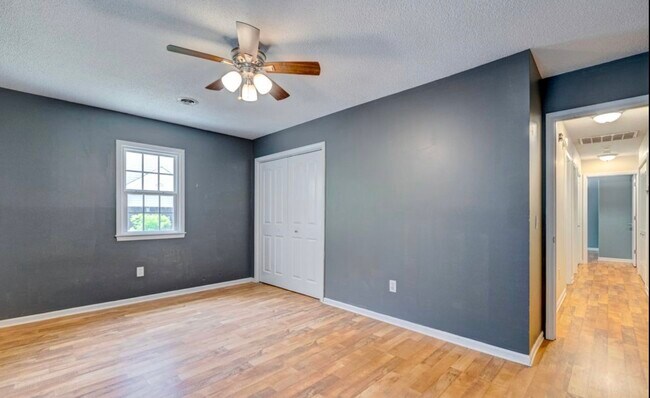 Building Photo - 6700 Batsonwood Ct