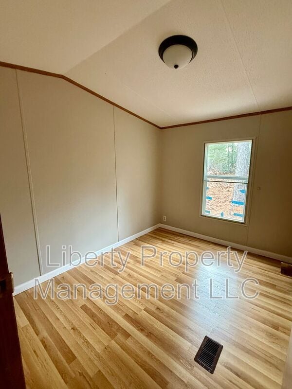 Building Photo - 48 Hillside Ln