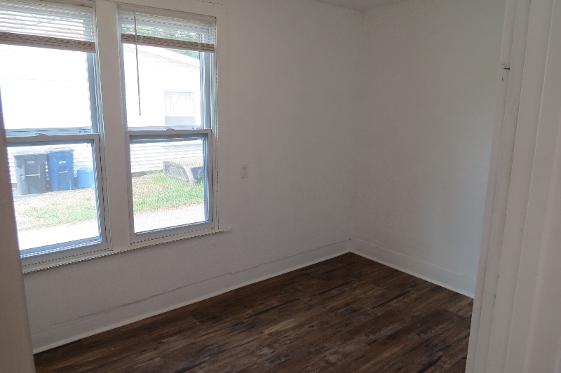 Building Photo - 203 S Maple St