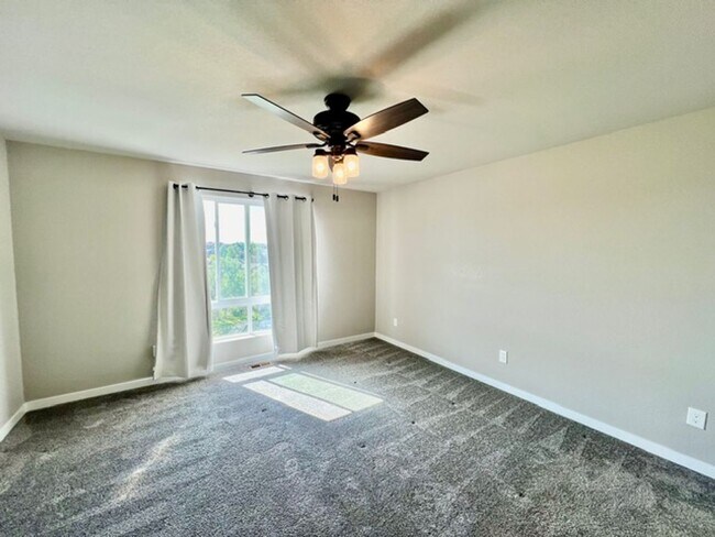 Building Photo - Gorgeous 3 Story Home in close to Cottonwo...