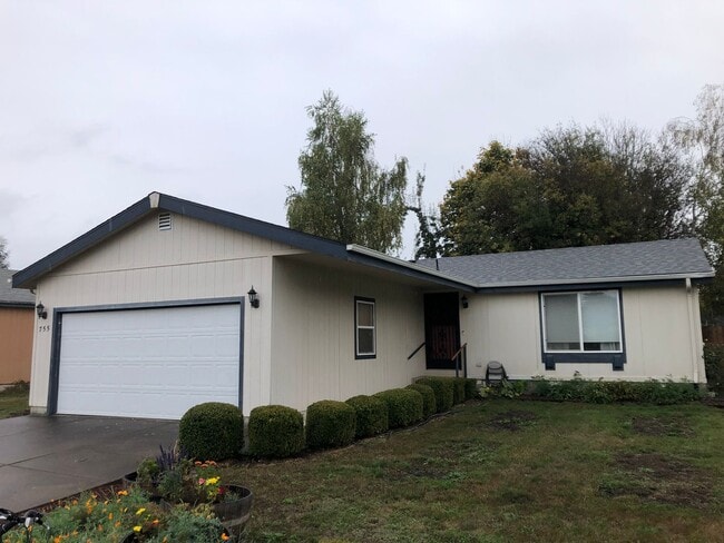 Building Photo - Large 4 Bedroom House in Sheridan