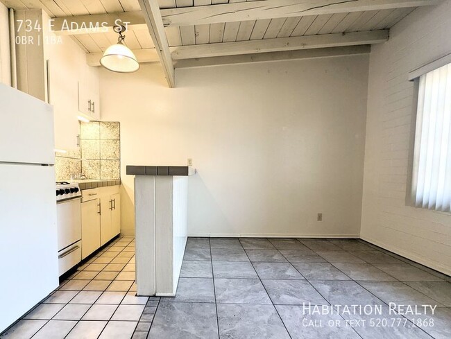 Building Photo - Pre-Lease!! Spacious Studio University Are...