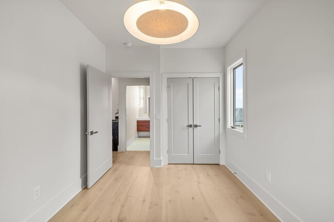 Building Photo - 601 S 9th St