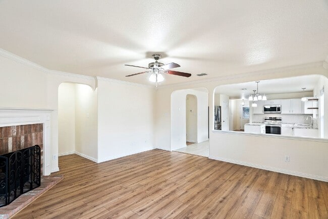 Building Photo - 911 Rustic Cactus