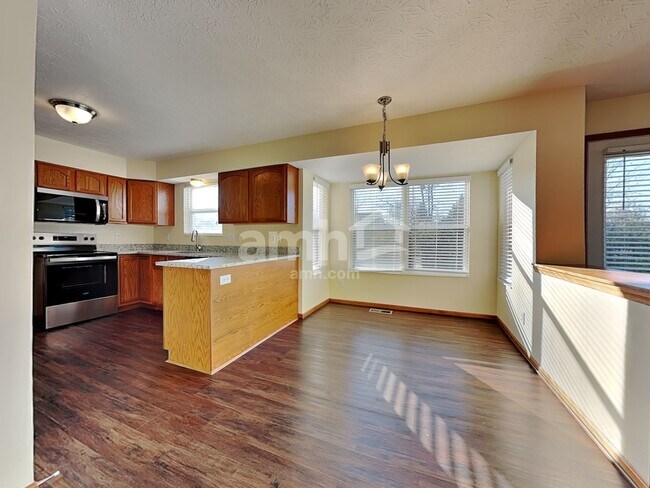 Building Photo - 6088 Lakewood Dr