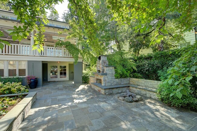 Building Photo - 5Bd/3.5Ba Medina Home