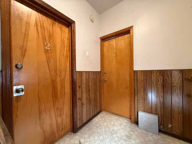 Building Photo - 129 W 20th St