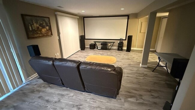 Building Photo - 735 Hamilton Ct