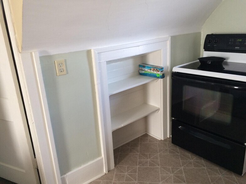 Building Photo - 1182 Thomas Ave W