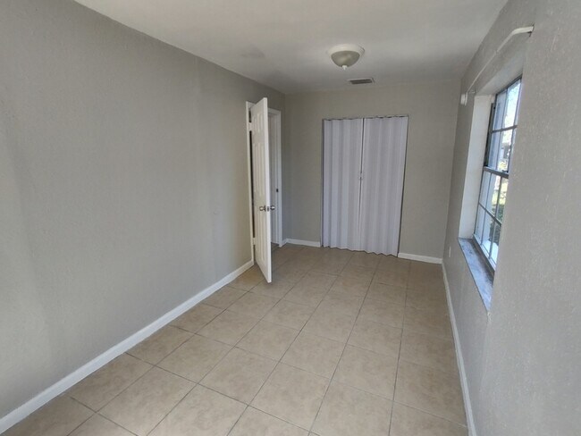 Building Photo - 3010 E Idlewild Ave