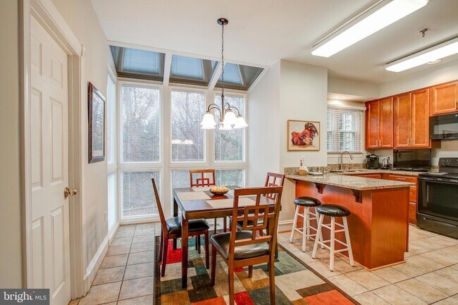 Building Photo - 9700 Whitley Park Pl