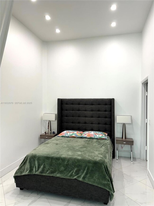 Building Photo - 1900 N Bayshore Dr