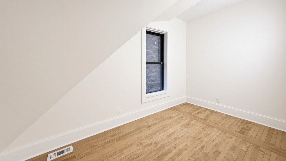 Building Photo - 2301 N Leavitt St