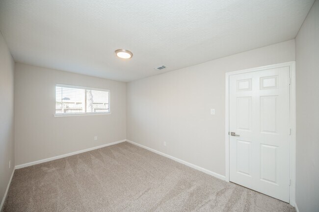 Building Photo - 121 Coffee Ln