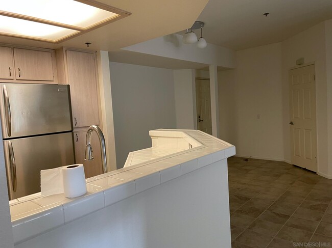 Building Photo - 640 Camino De La Reina