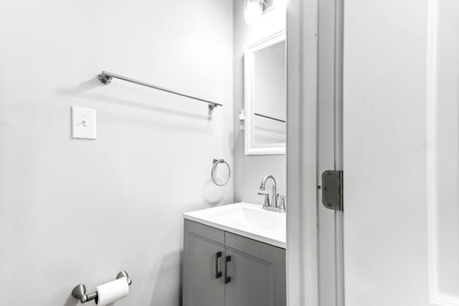 Building Photo - Modern Townhome in the Heart of Franklinton