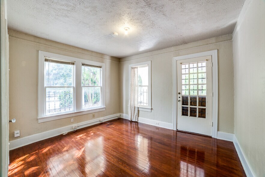 Second Bed - 135 E Ridgewood Ct