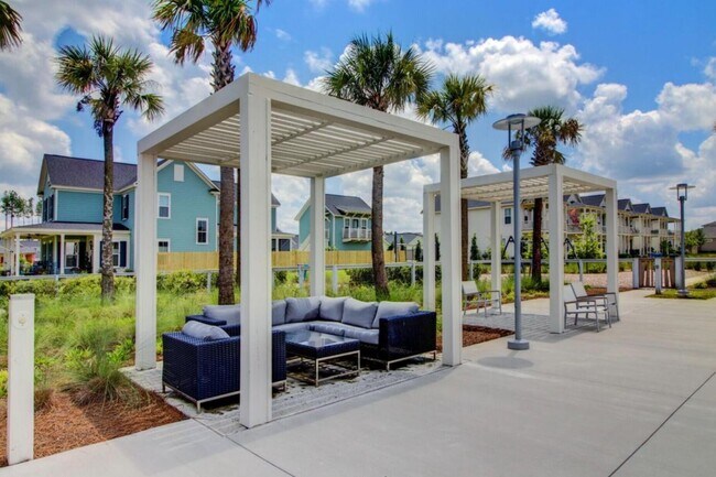 Building Photo - 313 Oak Bend St