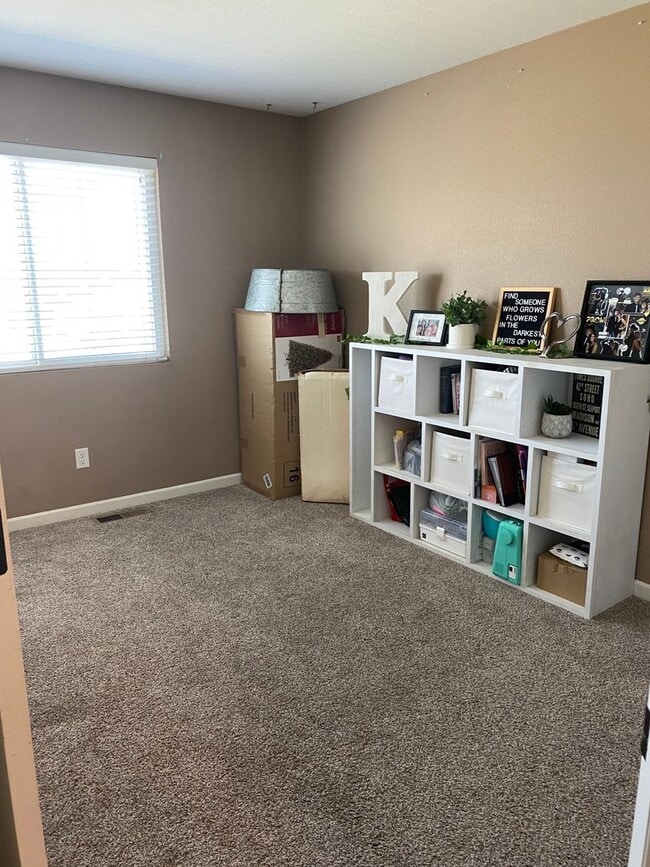 Building Photo - 3 bed 2.5 Bath Twin Home SORRY NO PETS!!