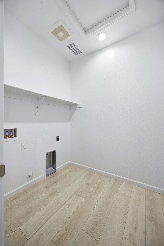 Building Photo - Brand New 4 Bedroom 3 Bathroom with solar in NW Visalia!!!