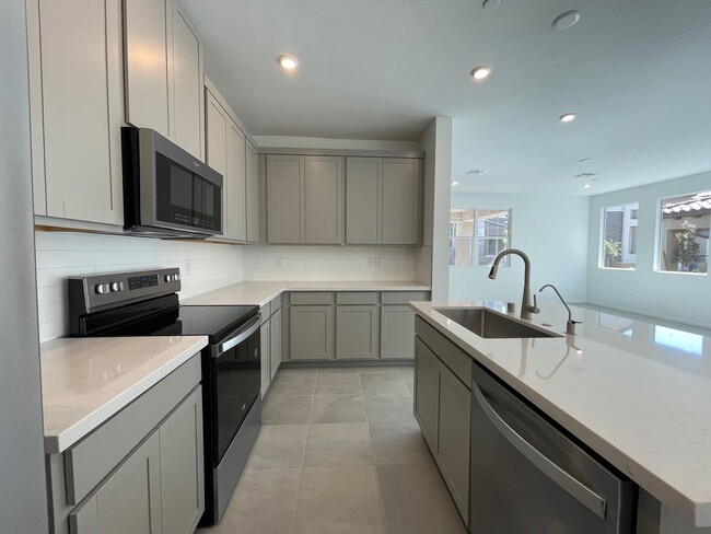 Building Photo - 3 BED 2.5 BATH 2 CAR GARAGE TOWNHOME FOR RENT IN CADENCE MASTER PLANNED COMMUNITY