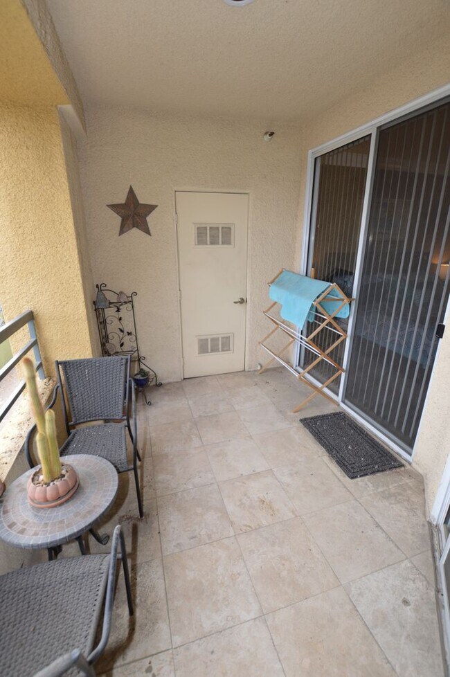 Building Photo - 270 E Flamingo Rd
