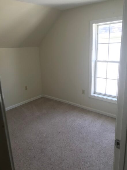 Building Photo - 291 E Allen St