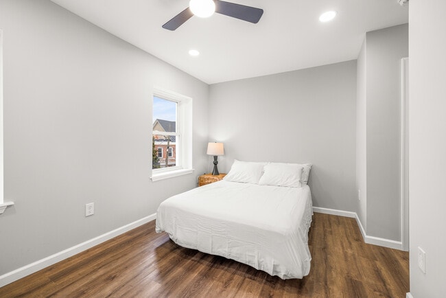 Building Photo - 515 Delamore Pl