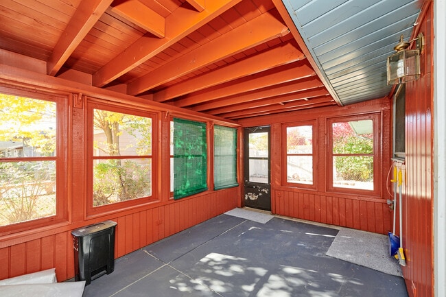 Building Photo - 1613 Hartmann Dr