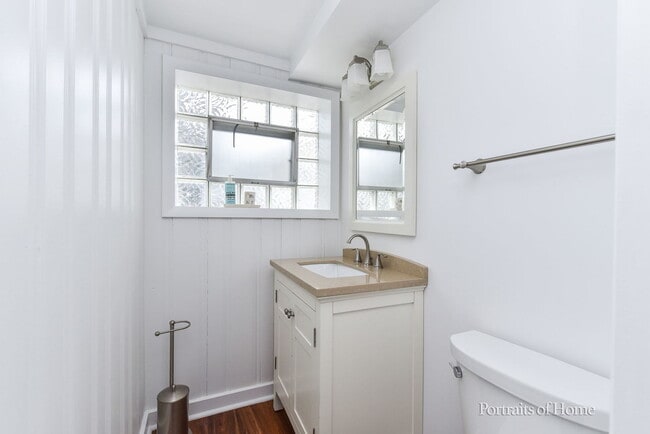 Building Photo - 591 S Grace St