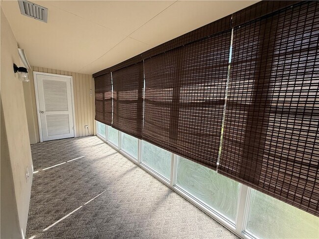 Building Photo - 31 Pine Arbor Ln