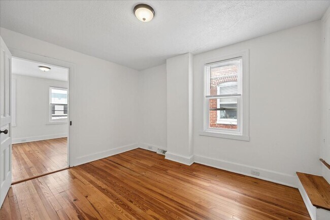 Building Photo - 346 Madison St