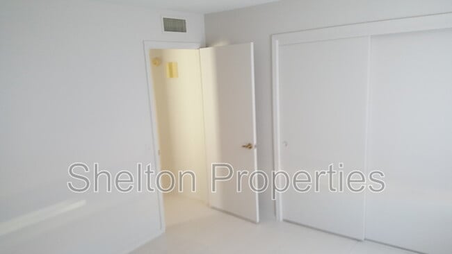 Building Photo - 14305 W Heritage Dr