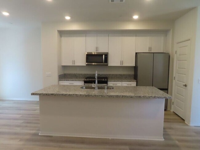 Building Photo - 40585 Melrose Dr
