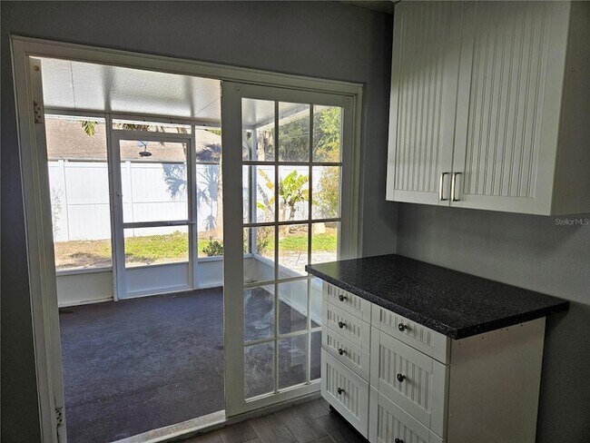 Building Photo - 272 Loyola Rd