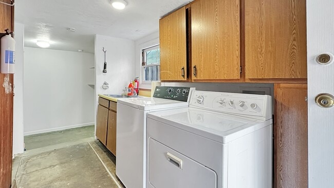 Building Photo - ALL UTILITIES INCLUDED - Remodeled - Upper Level - Backyard