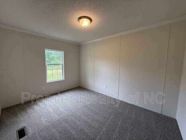 Building Photo - 5474 Robinhood Rd