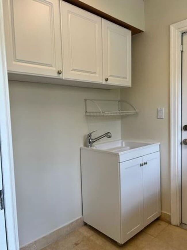 Building Photo - 2498 NW 25th St