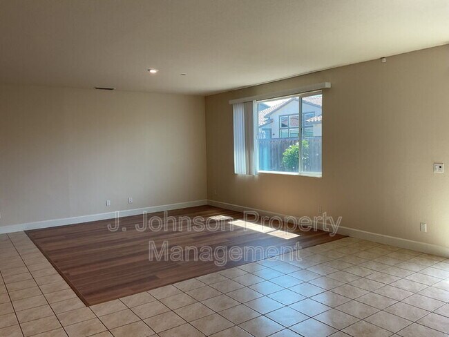 Building Photo - 644 Albany St