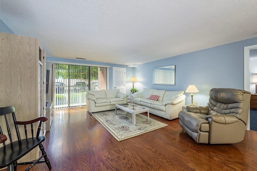 Building Photo - 8 9th St