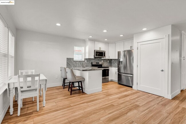 Building Photo - 507 Maple St