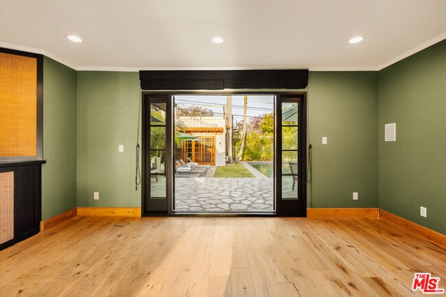 Building Photo - 826 N Kilkea Dr