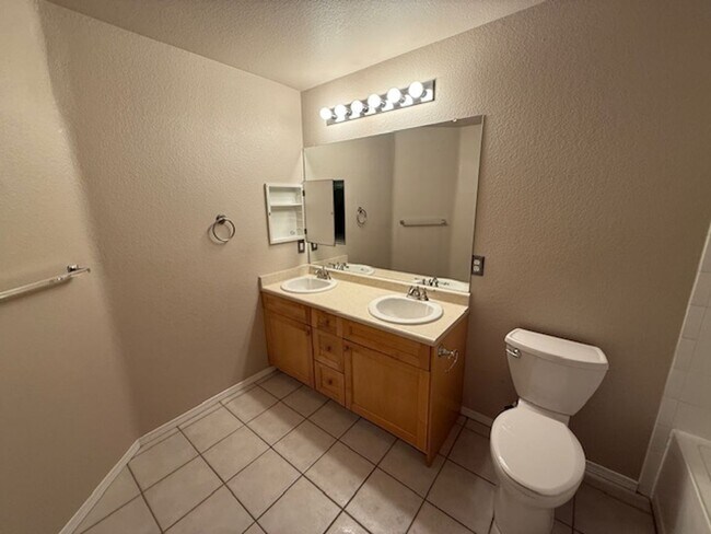 Building Photo - 6458 Silver Mesa Dr