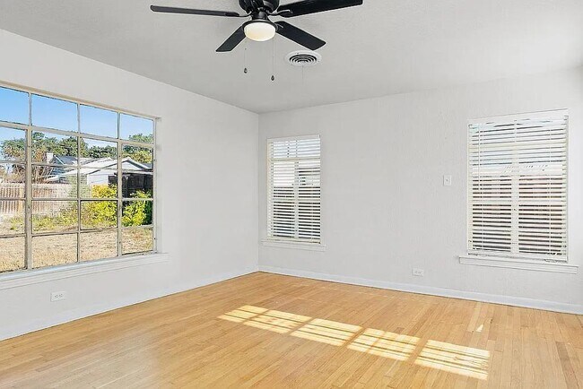 Building Photo - 2551 W Summit Ave.