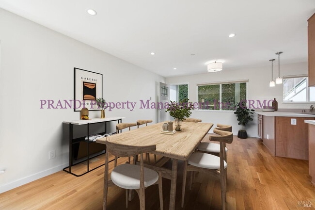 Building Photo - Reduced Rent! Now $4,650 (Was $4,950) Reno...